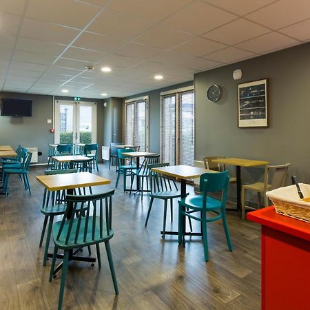 Hotel F1 Lyon Genay Massieux Екстер'єр фото