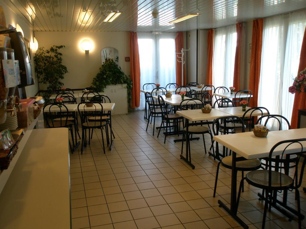 Hotel F1 Lyon Genay Massieux Ресторан фото